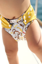 Load image into Gallery viewer, 4 Washable Diapers TE2 - Patterns - One Size Fits All
